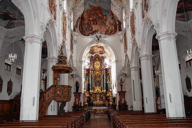 Der prächtige Innenraum des St. Fridolinmünsters in Bad Säckingen bezeugt die Geschichte des Heiligen Fridolin und seiner Botschaft des ...