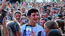 Dafür ist er bekannt: Wincent Weiss begibt sich bei jedem Konzert in die Fanmenge. Hier 2023 bei FN:POP.