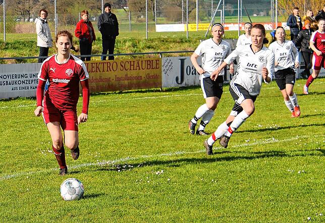 Bild 13: FC Hochrhein wehrt sich tapfer beim 1:2 gegen Spitzenreiter SV Deggenhausertal &ndash; wir haben Bilder!