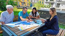 Die Laubenhof-Anwohner Michael Müthing, Christoph Menke (von links) und Sylwia Grüninger (rechts) sowie weitere Nachbarn sind nicht mit ...