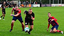 Derby im Bezirkspokal: Die Spvgg. Andelsbach – hier auf dem Archivbild mit Florian Schmidle (Mitte) – peilt am Mittwoch beim SC ...