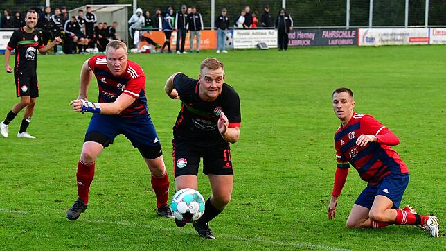 Derby im Bezirkspokal: Die Spvgg. Andelsbach – hier auf dem Archivbild mit Florian Schmidle (Mitte) – peilt am Mittwoch beim SC ...