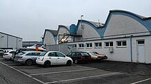 Auch diese Industriehalle in Gottmadingen wurde von der Polizei durchsucht. Offizielle Informationen dazu, wie der Ort mit dem ...