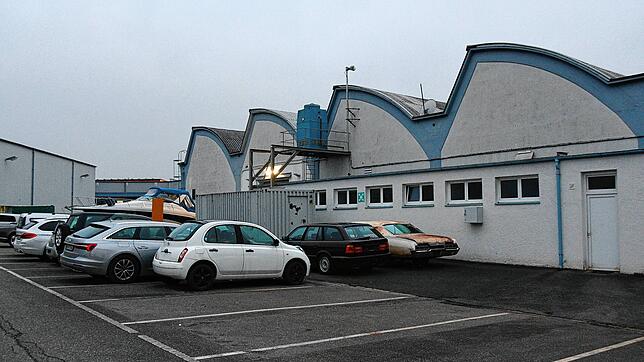 Auch diese Industriehalle in Gottmadingen wurde von der Polizei durchsucht. Offizielle Informationen dazu, wie der Ort mit dem ...
