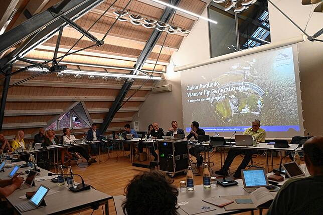 Die Bodensee-Wasserversorgung stellt das Projektzukunftsquelle im Gemeinderat in Bodman-Ludwigshafen vor.