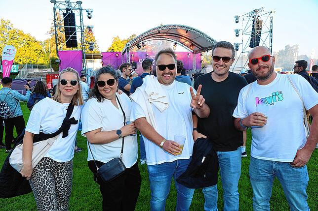 Bild 21: Konstanz: Wummernde Bässe, lässige Outfits und eine gute Zeit: Festival startet im Bodensee-Stadion