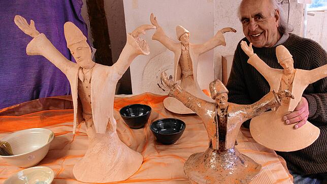 Keramikkünstler Asghar Khoshnavaz öffnet am Wochenende sein Atelier in der Sankertsweiler Straße 7 in Wald für Besucherinnen und Besucher.