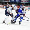 Im Derby gegen die Adler Mannheim feiern Tyson Spink (vorne rechts) und die Schwenninger Wild Wings einen deutlichen 6:2-Erfolg.