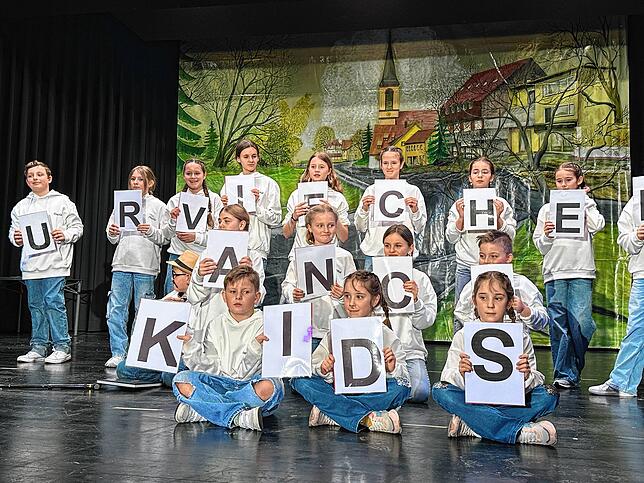 Die Urviecher Dance Kids haben „keinen Bock auf Schule“ und zeigen dies mit ihrer Choreografie.
