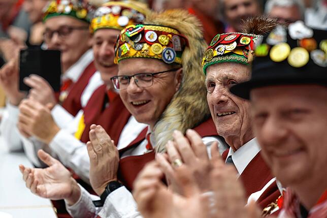 Bild 7: Jetzt geht es richtig los: Alle Bilder vom Männerfrühschoppen der  Narrizella Ratoldi