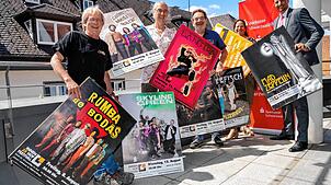 Ein Jahr harte Vorbereitungsarbeit liegt hinter den Machern des 35. Innenhof-Festivals.Von links Jürgen „Jogi“ Kern vom Rock-Club, ...