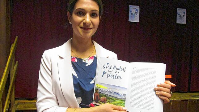 Autorin Sandhya Hasswani stellte ihr neues Buch &bdquo;Sagenhafter Hotzenwald&ldquo; vor.