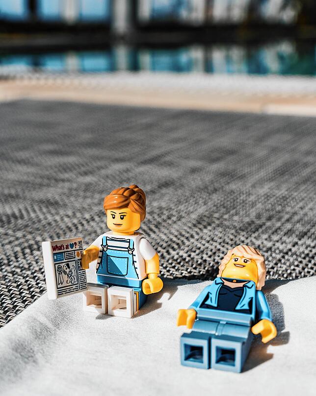 Zu einem Besuch in der Therme gehört ebenfalls das Entspannen auf der Sonnenliege.