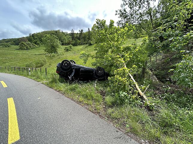 In Ennetbaden im Kanton Aargau verlor der 73-jährige Fahrer aus gesundheitlichen Gründen die Kontrolle über seinen Jaguar und ...