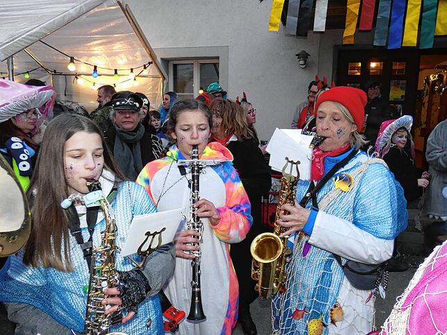 Bild 10: Monsterkonzert in Lottstetten: Fasnachtssamstagabend voller Stimmung!