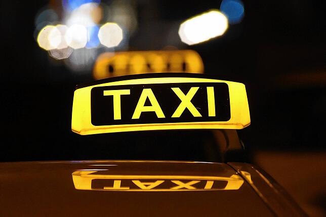 Wen fahren Taxifahrer, wenn Ausgangssperren drohen?