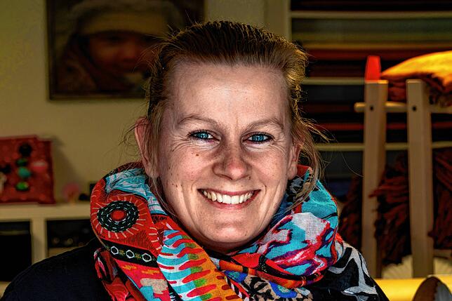 Katrin Sutermeister ist in Villingen eine der wenigen Adressen, wo Kragen professionell gerichtet werden.