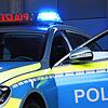 Eine Seniorin soll rund 90 Autos beschädigt haben, teilt die Polizei mit.