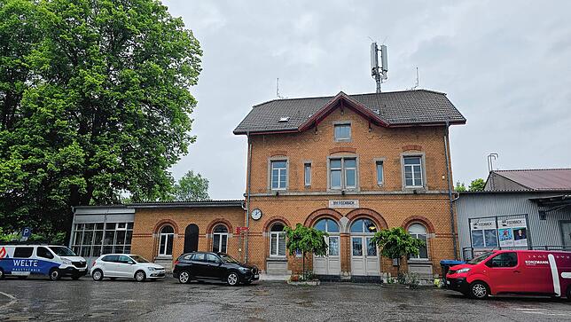 Seit 1993 eine Institution in der Gastronomie-Szene der Stadt: Nach einer fünfmonatigen Vakanz öffnet der Bahnhof Fischbach unter neuer ...