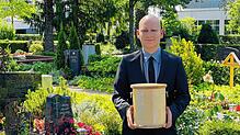 Der 19-jährige Tom Wagner hat in Singen seine dreijährige Ausbildung zum Bestatter absolviert.