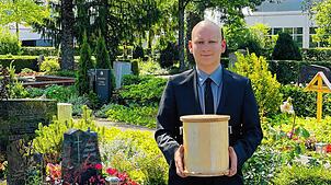 Der 19-jährige Tom Wagner hat in Singen seine dreijährige Ausbildung zum Bestatter absolviert.