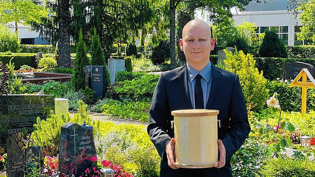 Der 19-jährige Tom Wagner hat in Singen seine dreijährige Ausbildung zum Bestatter absolviert.