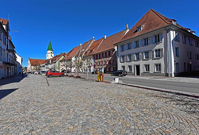 Niemand unterwegs: Auch die Hüfinger Hauptstraße ist menschenleer.