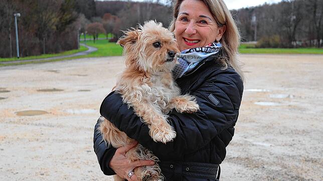 Christiane Stöhr aus Nußdorf mit Hündin Bibi.