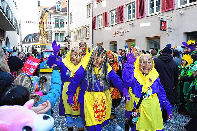 Bild 32: Konstanzer Fasnachtsumzug 2025: Altstadt ist in Narrenhand