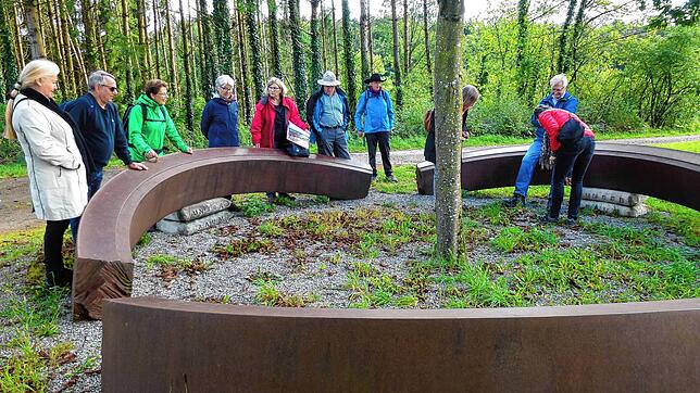&bdquo;Ein Baum, dein Baum, unser Baum&ldquo; &ndash; der aus einem ehemaligen Stahlring eines Zementwerkes von Behrouz Varghaiyan ...