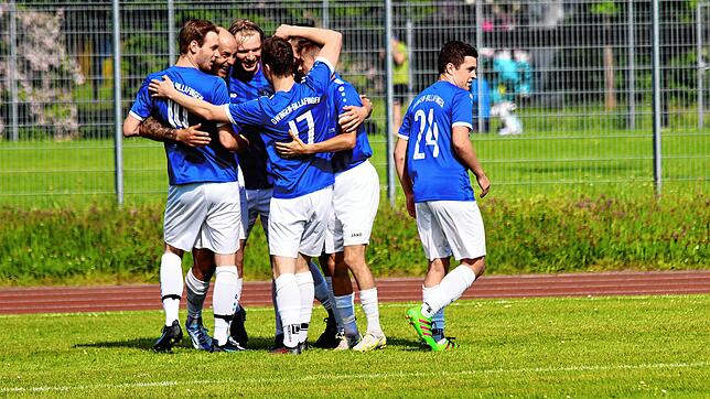 Owingen-Billafingen feiert den Sieg im wichtigen Kellerduell bei Anadolu Radolfzell.