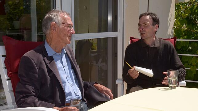 Dr. Rüdiger Rogoll (links) im Gespräch mit SÜDKURIER-Mitarbeiter Jörg Büsche.