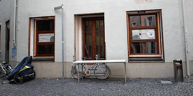 Inselgasse 18 im September. Nach monatelangem Leerstand wird hier ein Café eröffnen.