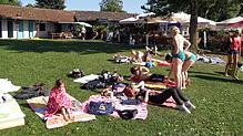 Die Gemeinde Reichenau will im Strandbad auf eigene Kosten ein neues Gastronomiegebäude (rechts hinten) sowie einen neuen Sanitärbereich ...