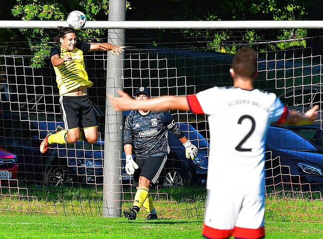 Bild 1: SV Eichsel dreht binnen drei Minuten das Spiel im Rothaus-Bezirkspokal zum 4:3-Sieg bei der SG Niederhof-Binzgen &ndash; und wir haben Bilder!