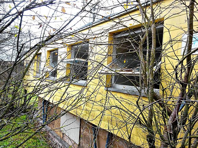 So sieht es im November 2022 aus: Die großen Fenster an der ehemaligen Jugendherberge stehen offen.