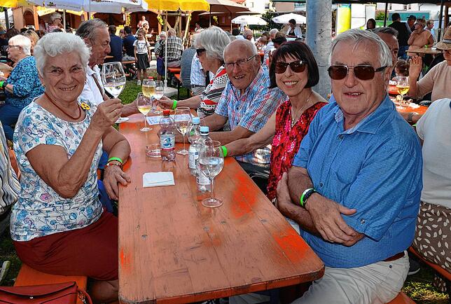 Bild 11: Beim Bermatinger Weinfest wird auch am Samstag gefeiert! Wir haben die besten Bilder – Teil 2