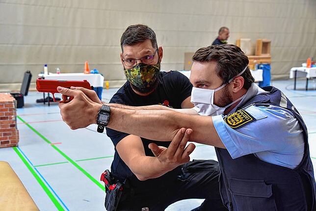 Das Einsatztraining an der Waffe kann nicht online erfolgen. Symbolbild