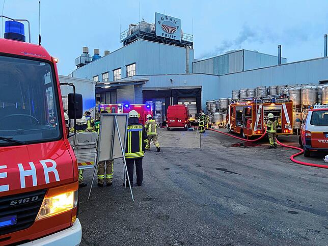Großer Einsatz im Morgengrauen: Bei der Firma Agrana kommt es zu einem folgenschweren Zwischenfall.
