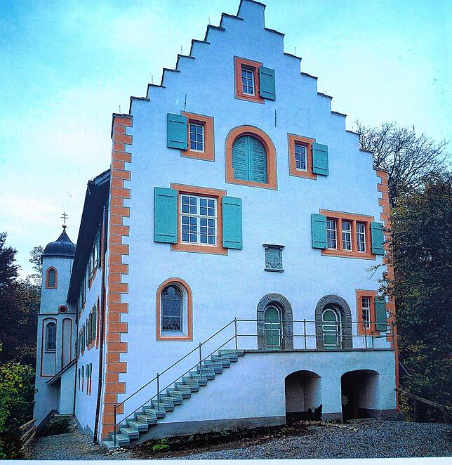 Das ehemalige Schloss Frauenberg liegt oberhalb von Bodman. Hier spielt die Geschichte mit dem Kessel, die den kleinen Johannes von ...