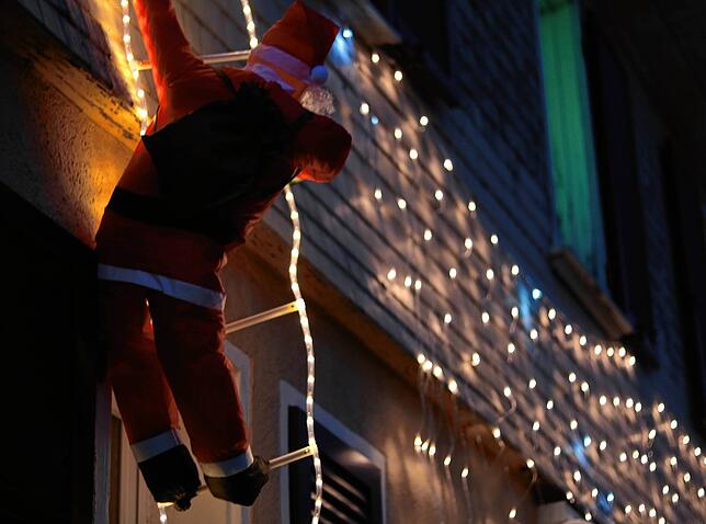 Der Weihnachtsmann ist auch schon vor Heiligabend bei Familie Todorović unterwegs.