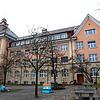 Auch das Suso-Gymnasium steht auf der Liste, denn die Heizung ist alt. Bei der Dekarbonisierung geht es darum, städtische Gebäude zu ...