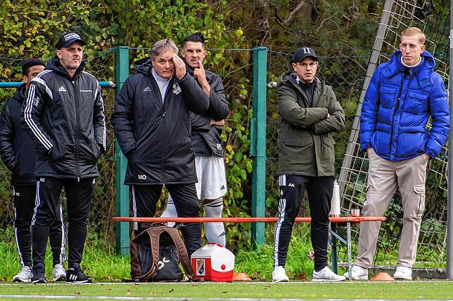 Es war einmal: Alaa Eldin Atalla (2. von rechts) vor elf Tagen beim Spiel des SV 08 Laufenburg gegen den SV Endingen (1:1). Auch ...