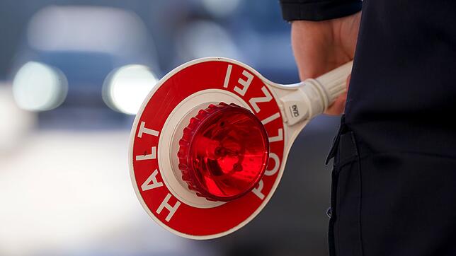 Zahlreiche Menschen müssen nun mit Anzeigen wegen Ordnungswidrigkeiten rechnen. (Symbolbild)