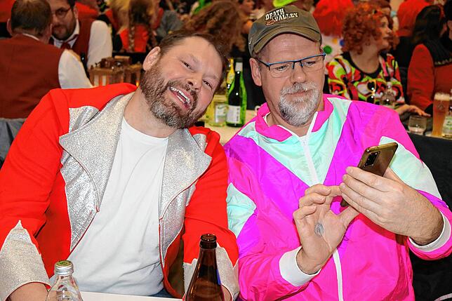 Bild 9: Fasnacht pur beim traditionellen Öschabend: Wir haben die Bilder