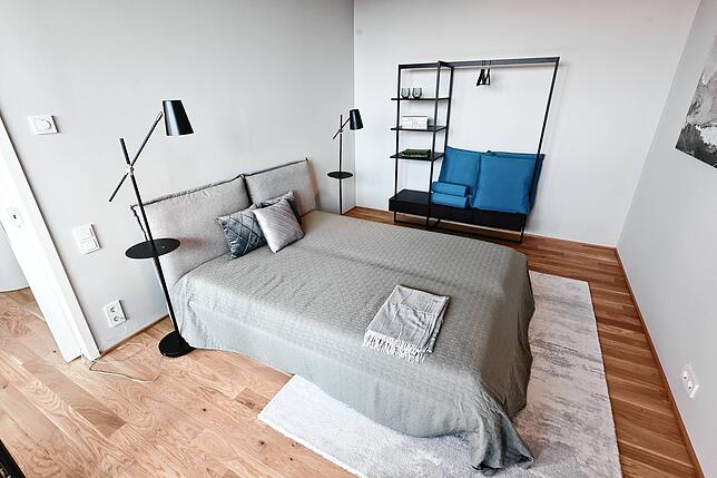 So sieht das Schlafzimmer in der Musterwohnung im sechsten Stock aus.