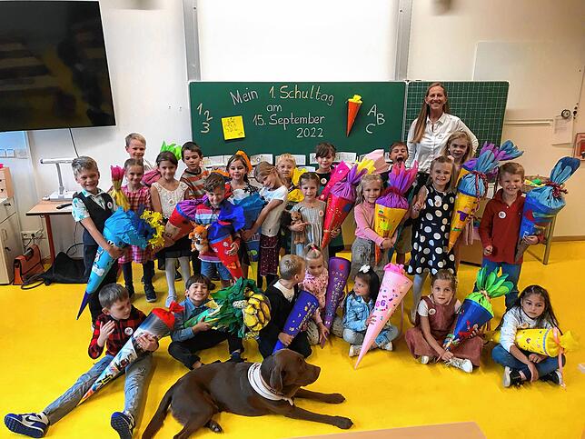 Die Klasse 1c der Grundschule Engen mit ihrer Klassenlehrerin Ines Lutz bei ihrer Einschulungsfeier.