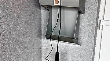 Der öffentlich zugängliche Defibrillator am Vereinsheim in Wiechs wurde während der Osterfeiertage gestohlen. Foto: Götz Wiese
