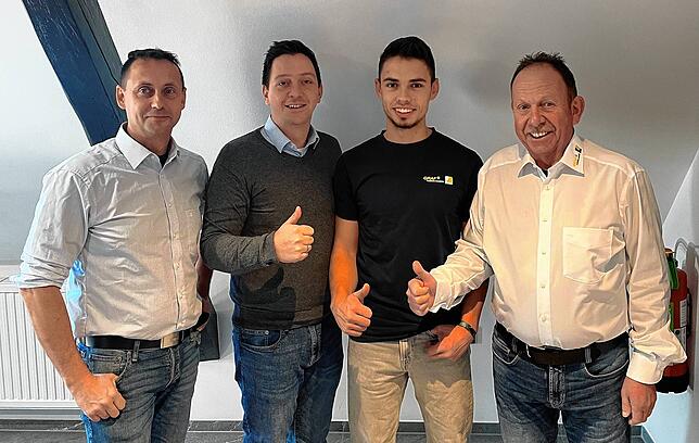 Stolz auf den tollen Azubi (von links): Ronny Kühne, Niklas Graf, Luca Kühne und Joachim Graf