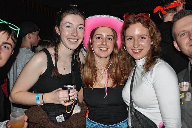 Bild 15: Hugeloh Ball 2025: Diese Bilder zeigen die beste Stimmung in der Mehrzweckhalle